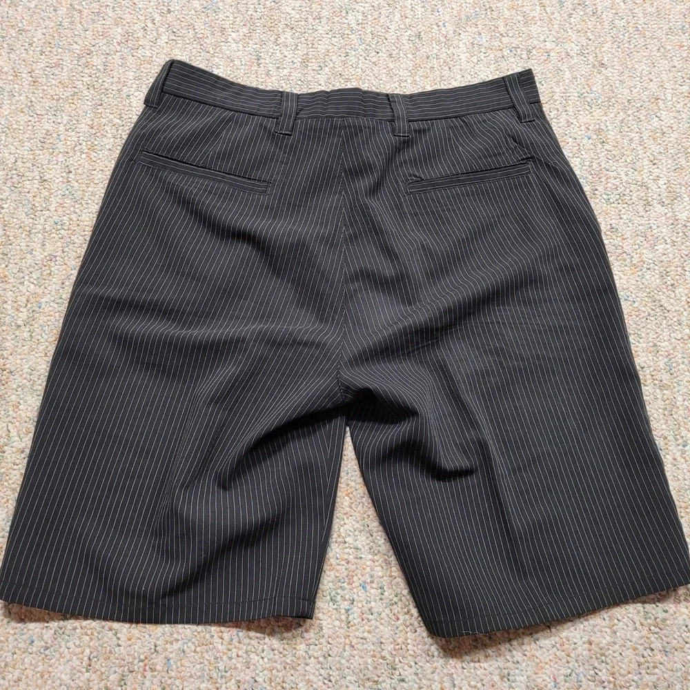 Travis Mathew Golf Shorts Mens 34 Black Pinstripe Performance Stretch Flat Front